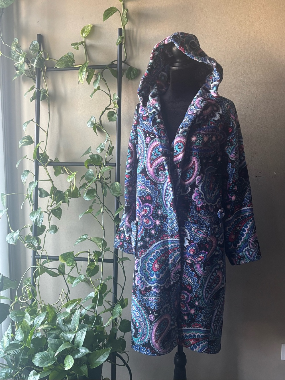 Vera Bradley Navy, Pink and Teal Paisley Hooded Bath Robe